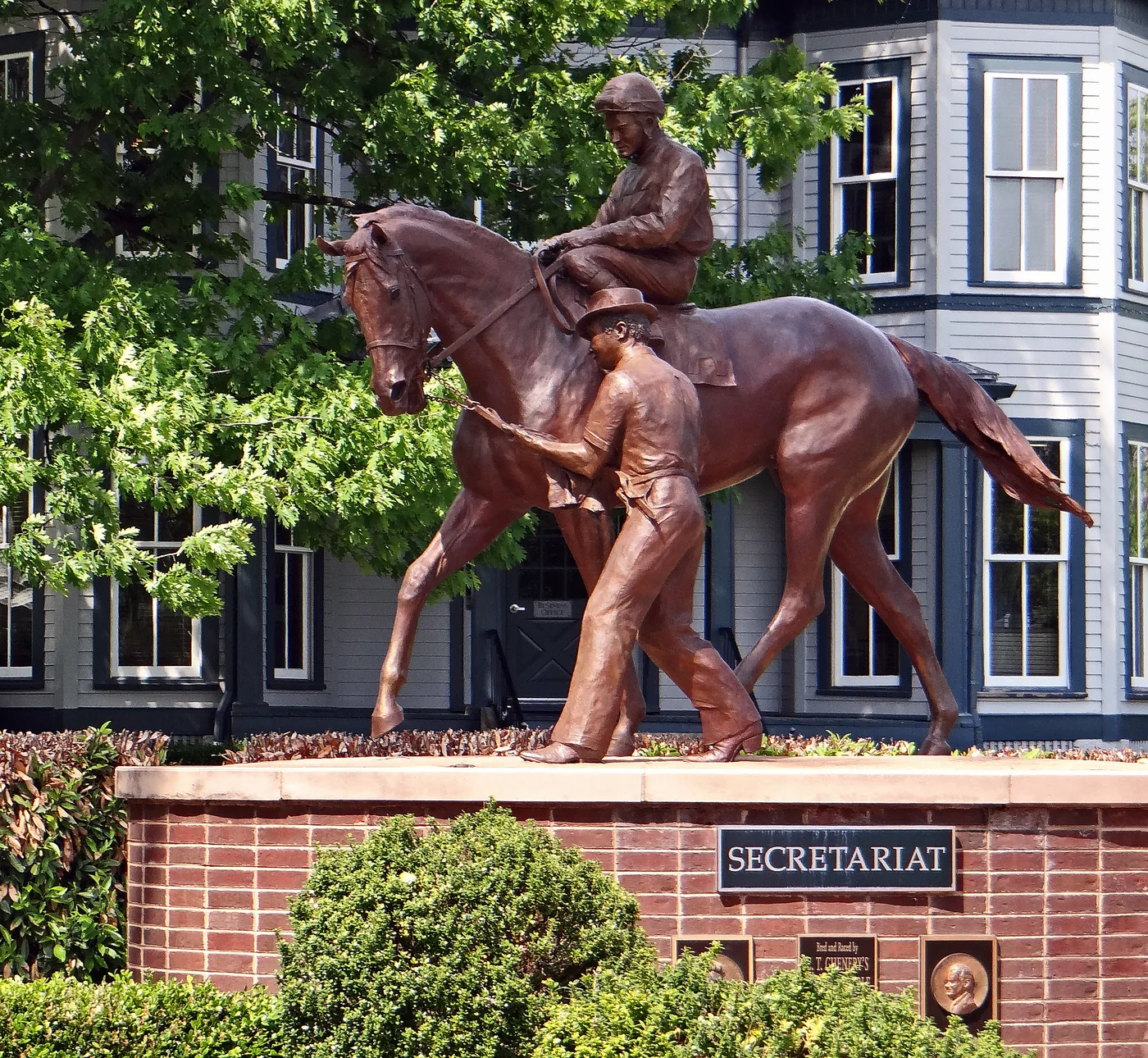 The bronze statue of Secretariat and groom at the Kentucky Horse Park