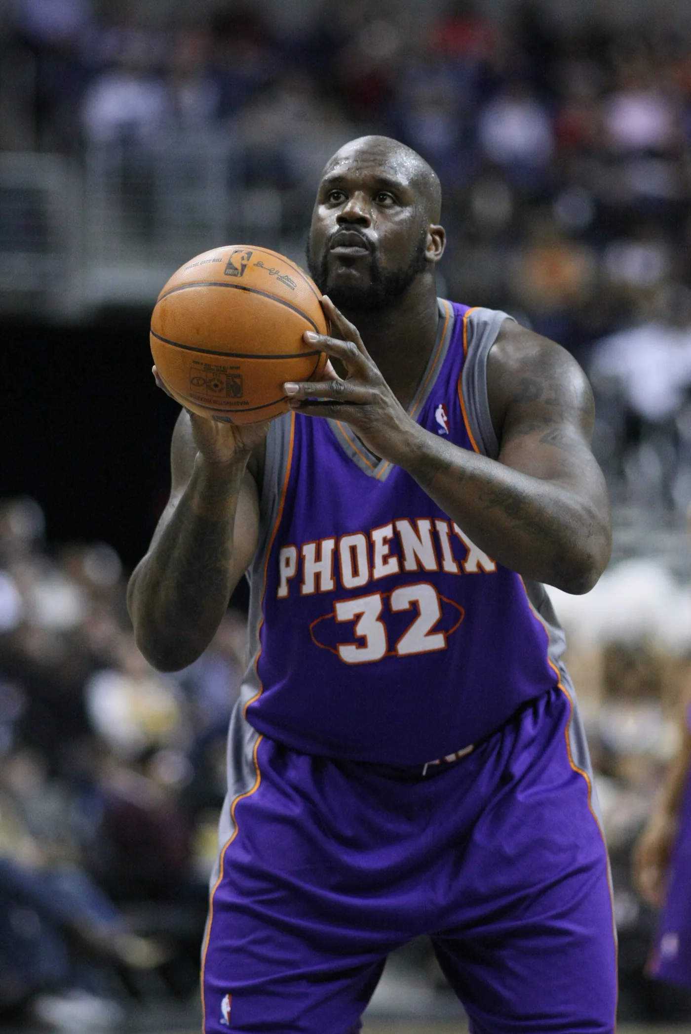 Shaquille O'Neal lining up a free throw in a Phoenix Suns jersey