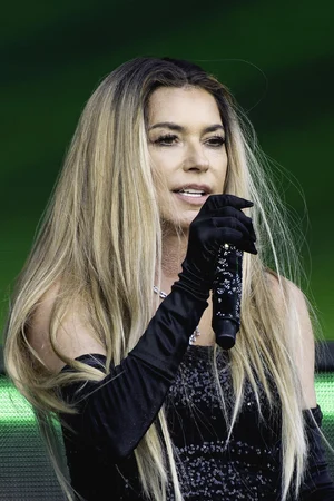 Shania Twain — ranked #20