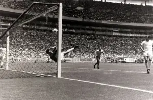 Gordon Banks — ranked #21