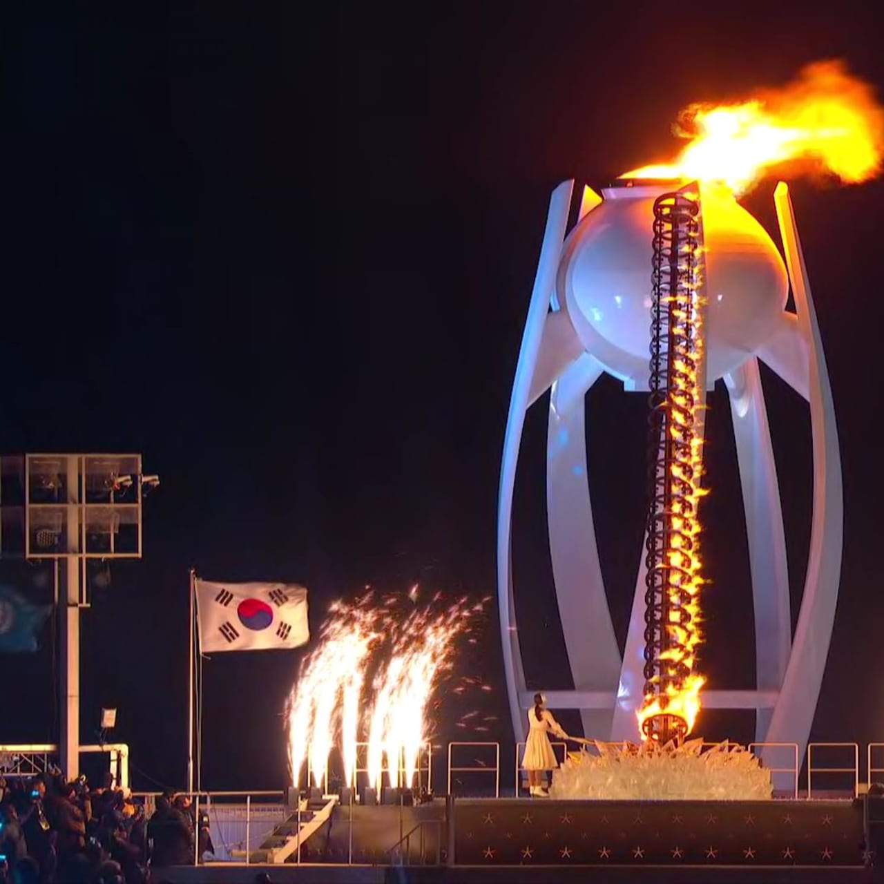Yuna Kim lights the flame — ranked #8