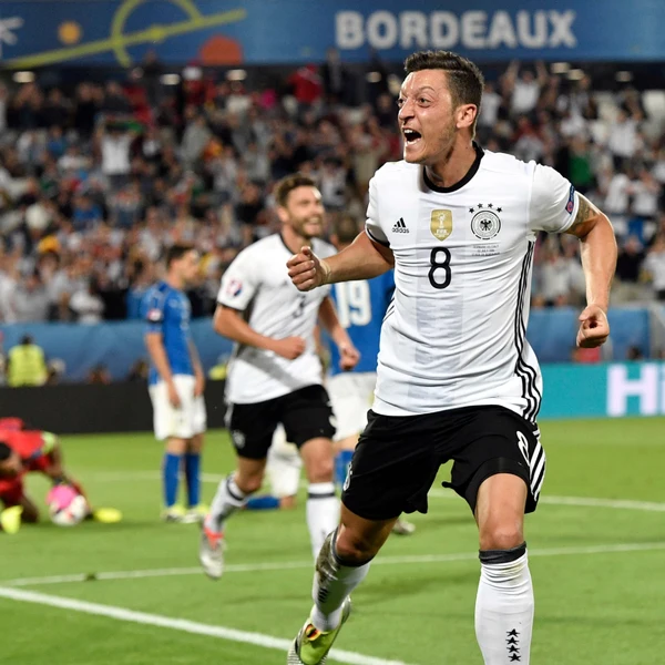 Mesut Özil - ranking option ranked #12
